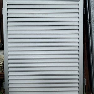 Lote anterior: Dos Puertas de Aluminio con Rejilla de Ventilación