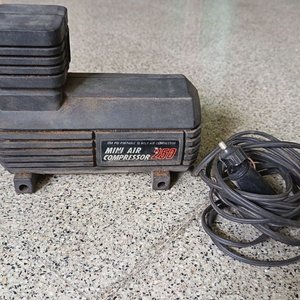 Mini Compresor Inflador Portátil 12V y Gato Mecánico para Auto - imagen 2