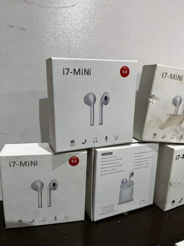 Auriculares inalámbricos i7-Mini en cajas blancas - imagen 3