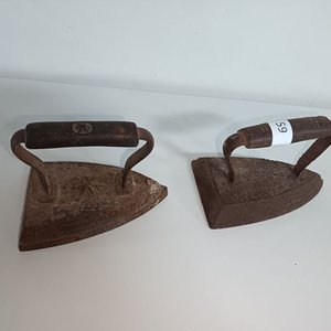Dos Planchas de Hierro Antiguas para Planchar Ropa - imagen 1