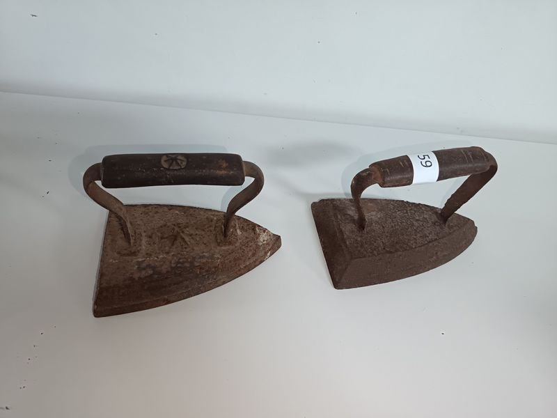 Dos Planchas de Hierro Antiguas para Planchar Ropa