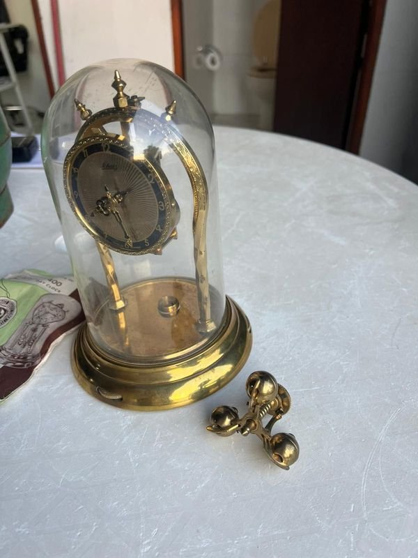 Reloj Alemán Antiguo con Cúpula Removible - imagen 5