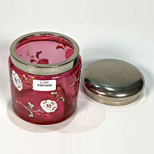 Pote Vintage de Vidrio Rosado con Decoración Floral y Tapa Metálica - imagen 4