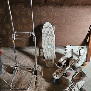 Lote: 2 par patines, skate, carrito plegable - imagen 3
