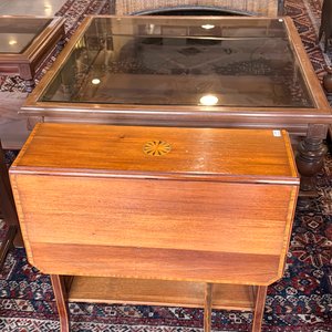 Mesa de centro y sillas de comedor estilo clásico - imagen 4