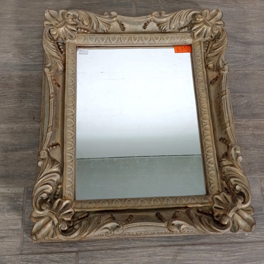 Espejo Rectangular con Marco Ornamentado y Relieve