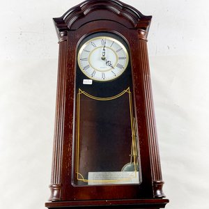 Reloj de Pared Moderno con Caja de Madera Oscura - imagen 1