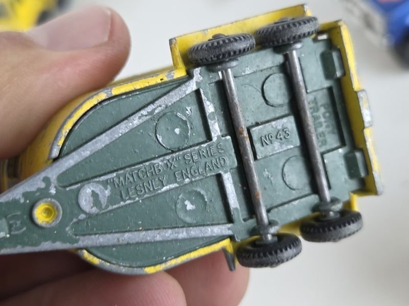 Colección de coches Matchbox en diferentes colores - imagen 5