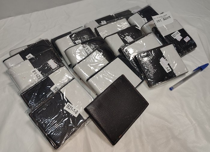 Lote de 20 Billeteras Marrones y Negras de Eco Cuero