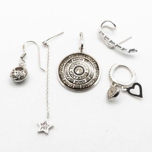 Lote anterior: Lote de 5 Piezas de Plata: Colgante y 4 Aretes Diferentes