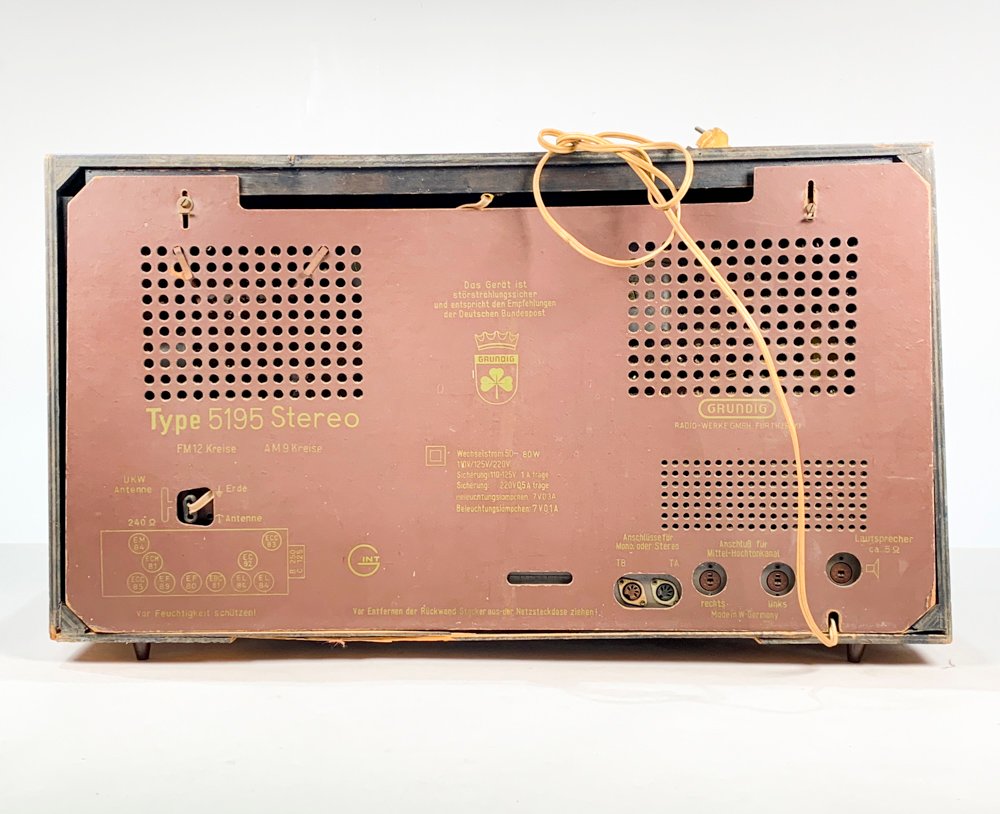 Radio multibanda Grundig de 1960 con mueble de madera - imagen 4