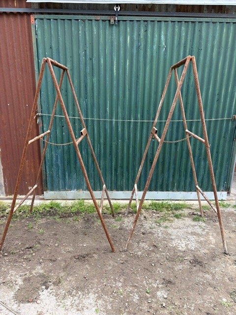 Par de Caballetes Metálicos Grandes