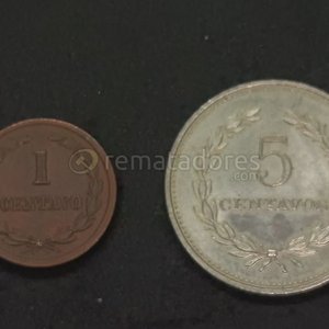 Lote siguiente: Monedas de 1 Centavo (1945) y 5 Centavos (1975) de El Salvador