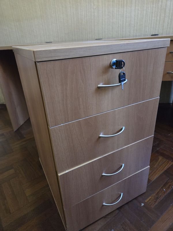 Cajonera moderna en buen estado con llaves - imagen 3