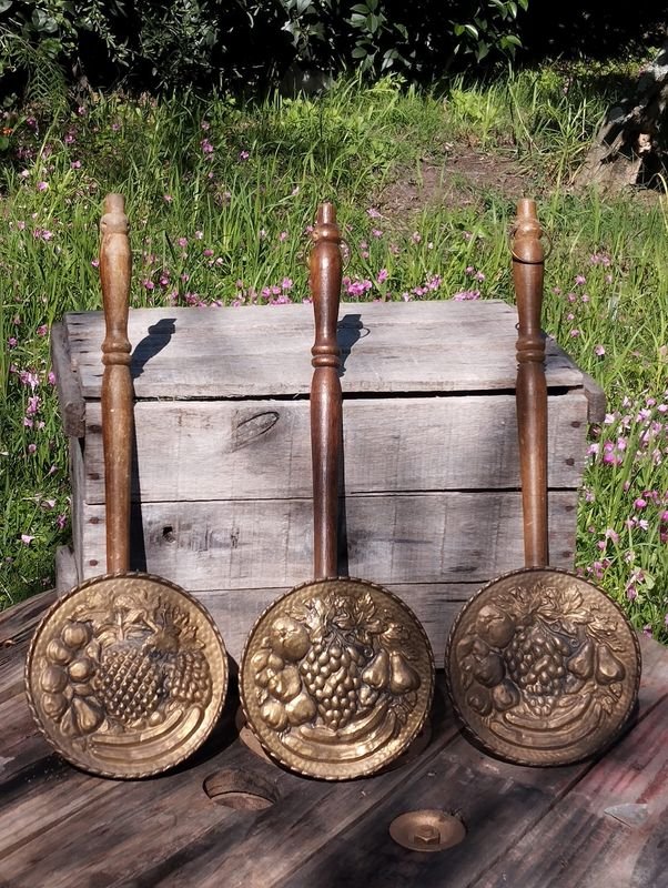 Set de 3 Adornos de Bronce con Diseño Frutal "Made in England"