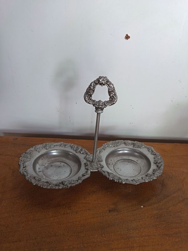 Centro de Mesa Antiguo de Plata Sellada con Diseño de Hojas y Frutas