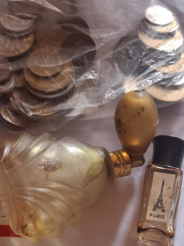 Colección de monedas y objetos - imagen 3