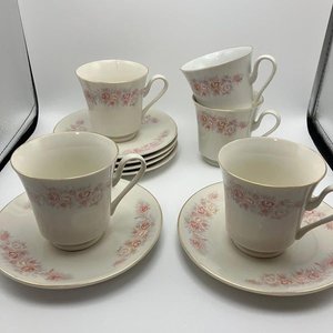 Lote anterior: Juego de Tazas y Platillos de Porcelana Vintage con Flores Rosas