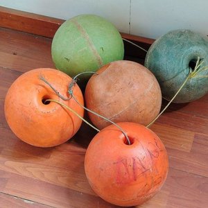 Lote anterior: Juego de 5 Boyas de Pesca Ondina Industria Argentina - Verdes y Naranjas