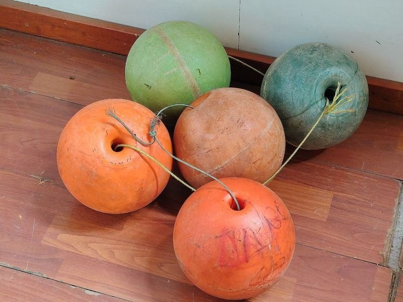 Juego de 5 Boyas de Pesca Ondina Industria Argentina - Verdes y Naranjas