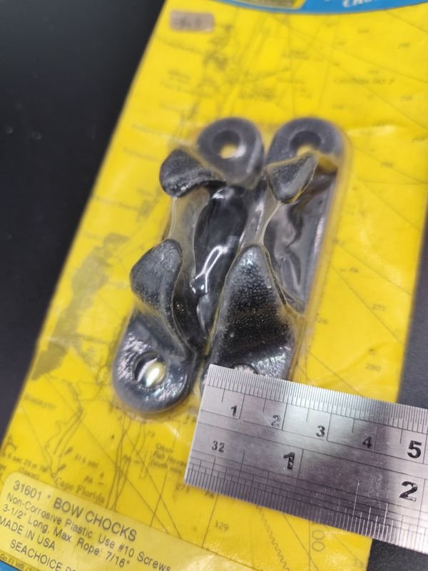 Calzos de proa de plástico no corrosivo Seachoice - imagen 6