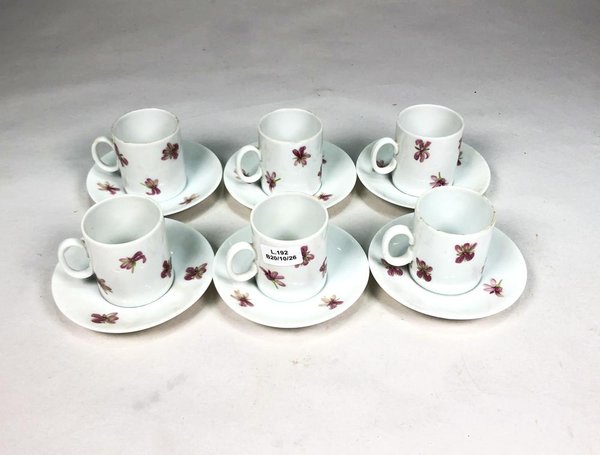 Juego de 12 Pocillos y Platitos de Porcelana Blanca con Diseño Floral - imagen 1