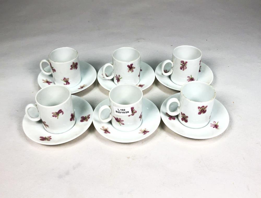 Juego de 12 Pocillos y Platitos de Porcelana Blanca con Diseño Floral