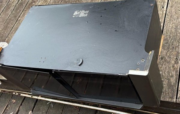 Rack Bajo con Puerta de Vidrio y Estante - imagen 1