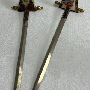 Lote anterior: Dos Abrecartas Españoles con Escudos de Toledo