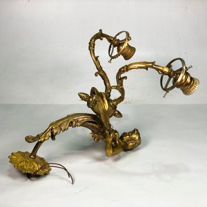 Aplique de Pared en Bronce con Figura de Niño Sosteniendo Luces - imagen 3