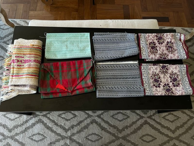 Lote anterior: Colección de telas estampadas en buen estado
