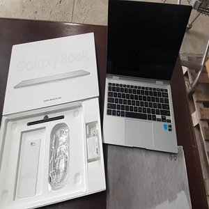 Lote siguiente: Notebook Samsung Galaxy Book 2 Pro 360 con Accesorios y Caja