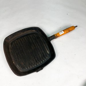 Plancha de Hierro Fundido con Asa de Madera - imagen 2