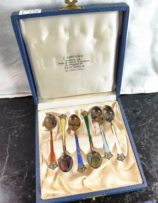 Lote siguiente: Hermoso set noruego de plata 925 con cucharitas esmaltadas