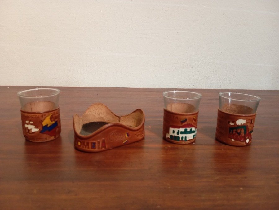 Gorras de tres tragos con soporte de cuero - imagen 3