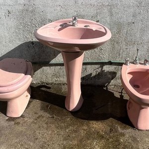 Juego de Artefactos para Baño en Loza Rosa: Pileta, Inodoro y Bidet - imagen 2
