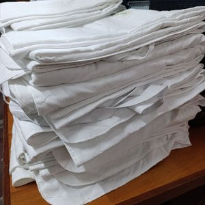 Protectores de Colchón Capitoneados Blancos 1.70m x 2m con Elásticos - imagen 1