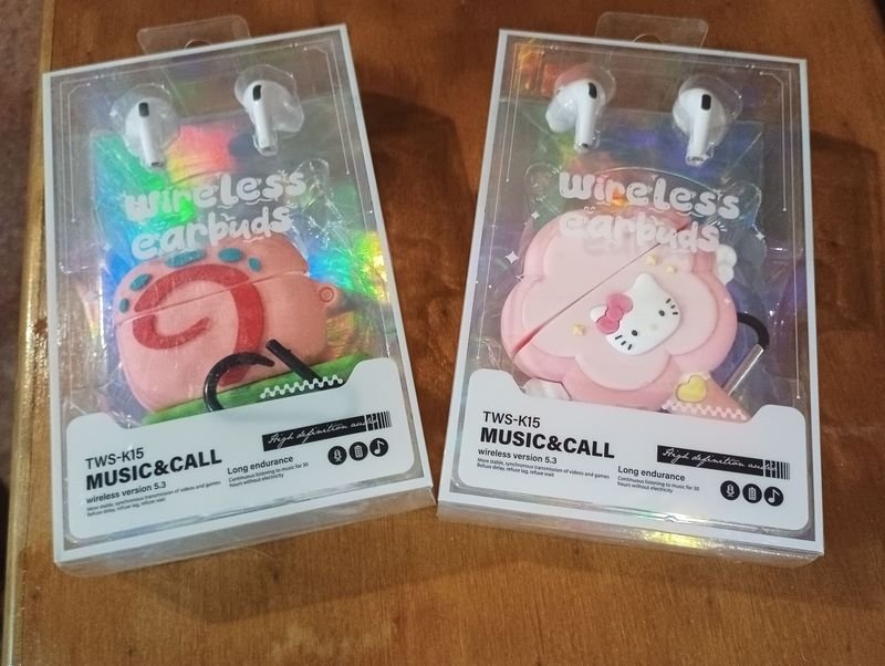 Lote siguiente: Auriculares inalambricos con personajes K-15