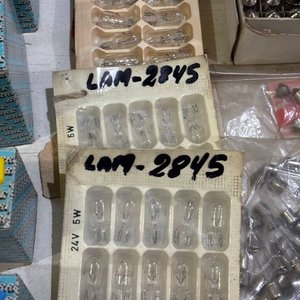 Lote de Lámparas, Portalámparas y Fusibles Varios - imagen 3