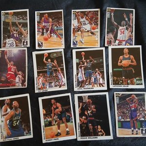 Lote siguiente: Lote de 12 Tarjetas de Básquetbol NBA Upper Deck y American Pro