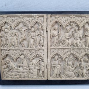 Placa Decorativa Relieve, Libro Toulouse Lautrec y Engrampadora Rexel - imagen 3