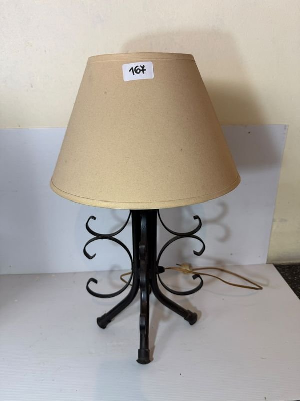 Lámpara de Mesa con Base de Hierro y Pantalla Beige