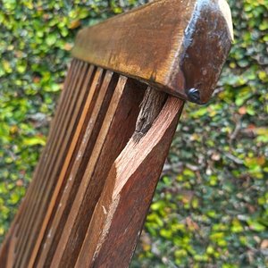 Tres Sillas Plegables de Madera Oscura - imagen 5