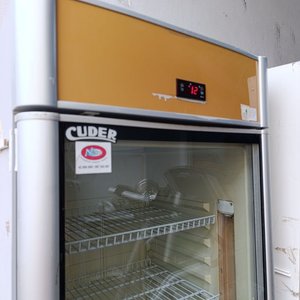 Heladera Exhibidora Vertical Cuder con Puerta de Vidrio Templado - imagen 3