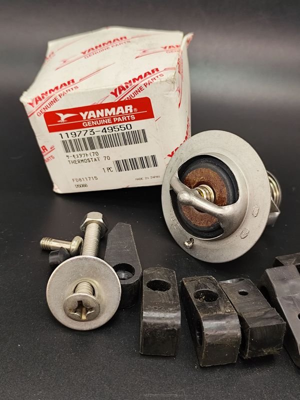Lote siguiente: Termostato Yanmar original con número de pieza 119773-49550