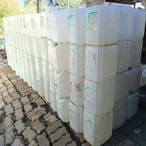 80 Bidones de Plástico de 20lts. - En Buen Estado La Mayoría con Tapas - imagen 2