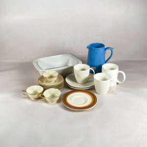 Lote de Tazas, Fuentes y Platitos de Porcelana y Cerámica - imagen 1