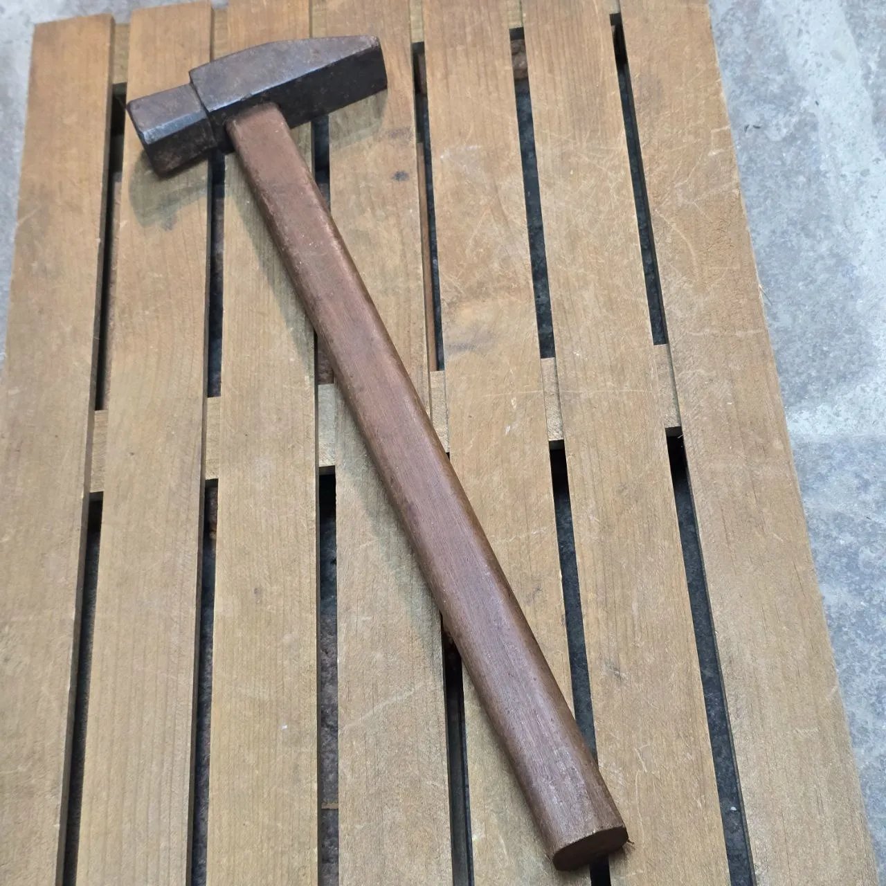 Martillo de Pena con Manija de Madera - imagen 3