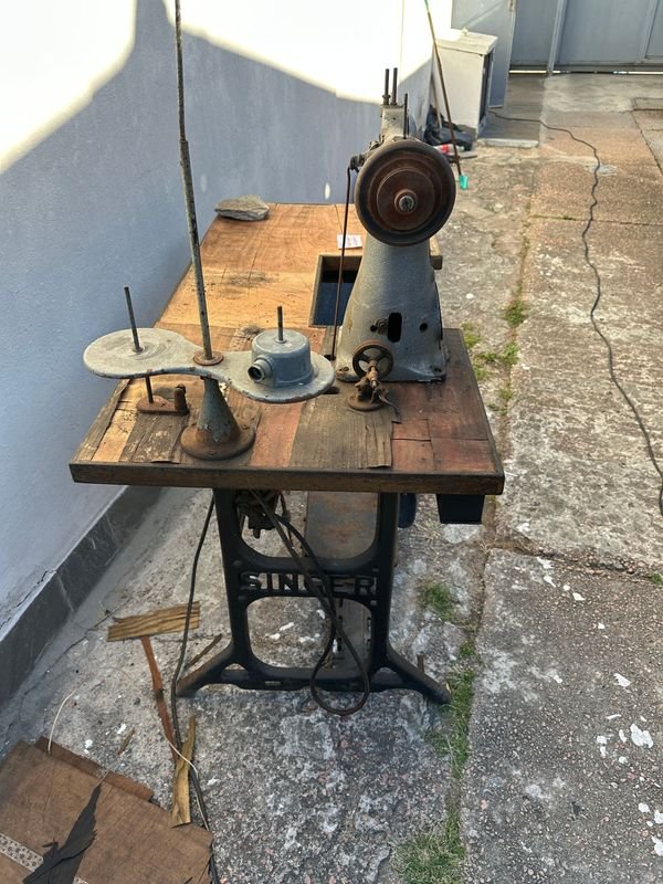 Máquina de coser Singer con motor - imagen 2