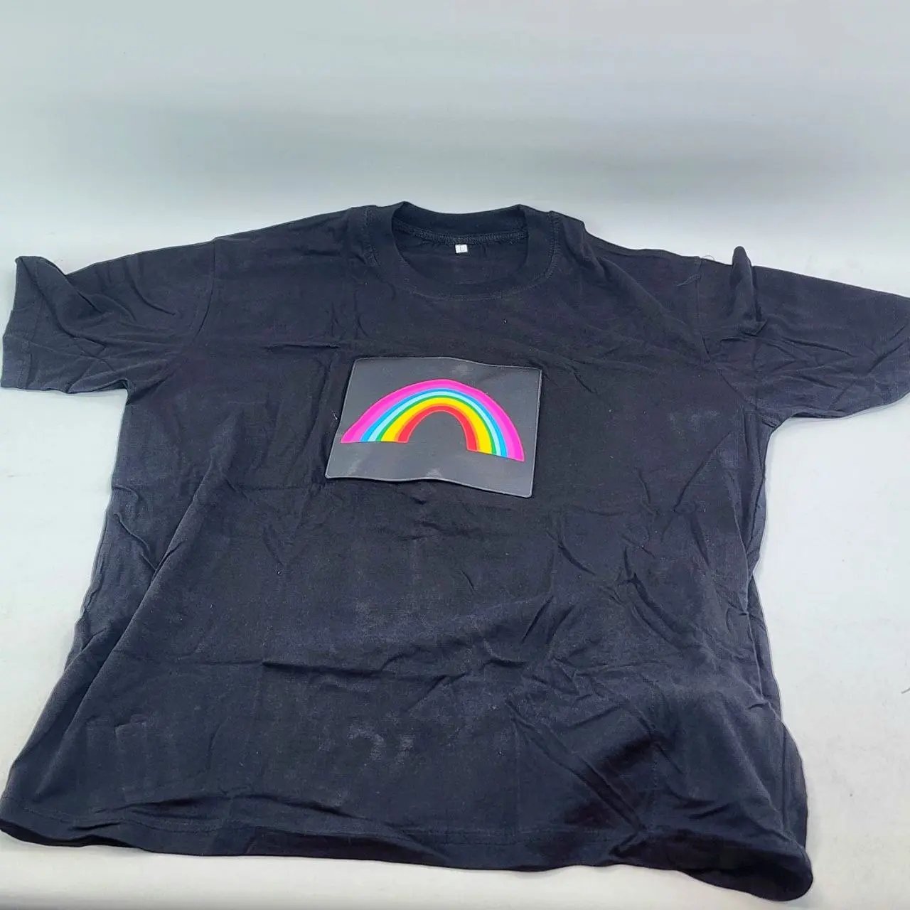 Remera Negra Audio Rítmica Talle L con Diseño Arcoíris